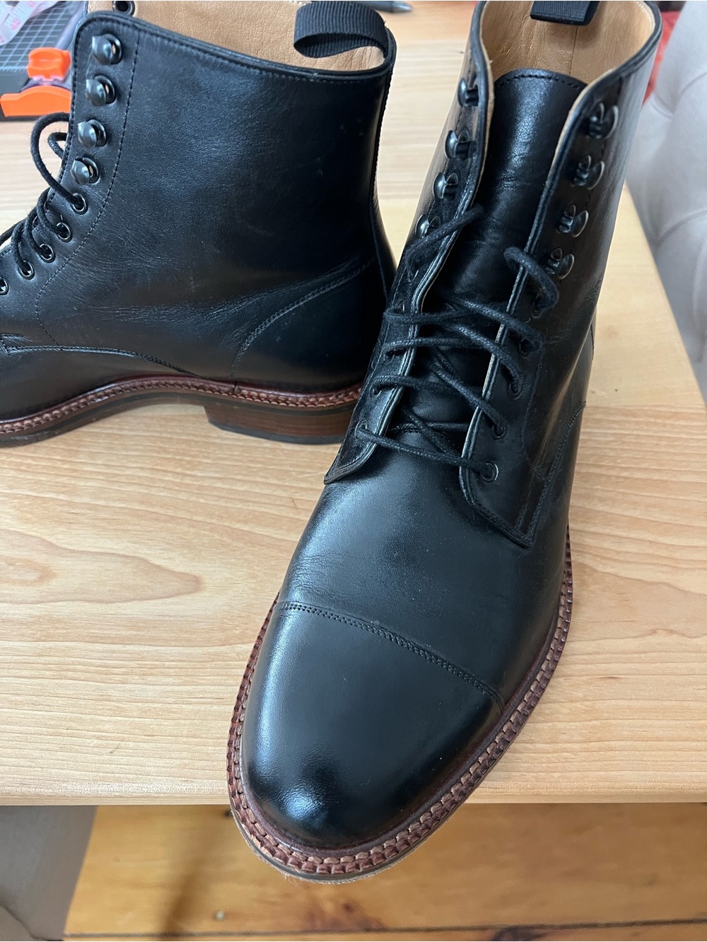 Beckett Simonon Black Leather Cap-Toe Lace-Up Boots with Brown Welt size 8